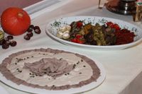 Vitello tonnato - zartes Kalbsfleisch mit Thunfischso&szlig;e und Antipastip